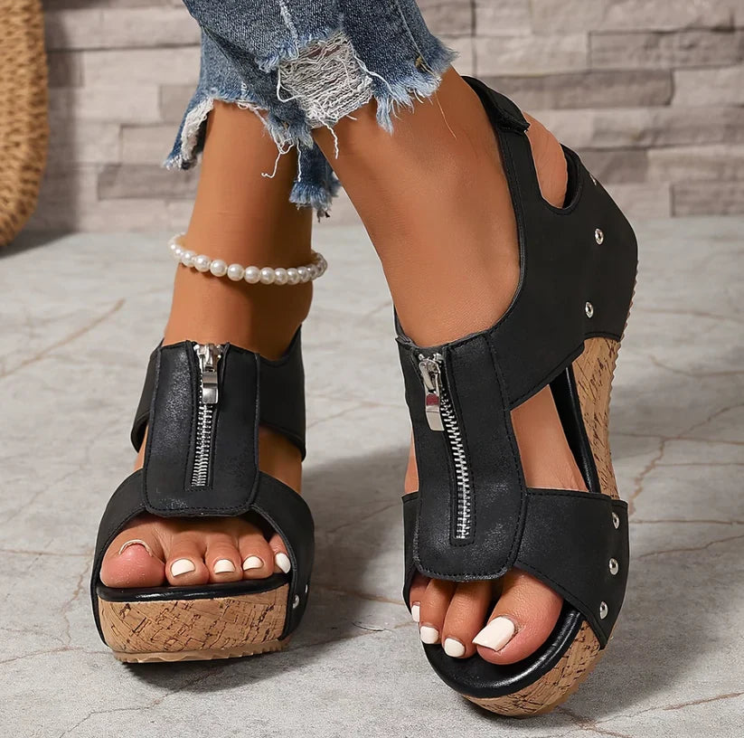 סנדלי פלטפורמה במדרגה חדשה לנשים ComfortStep™