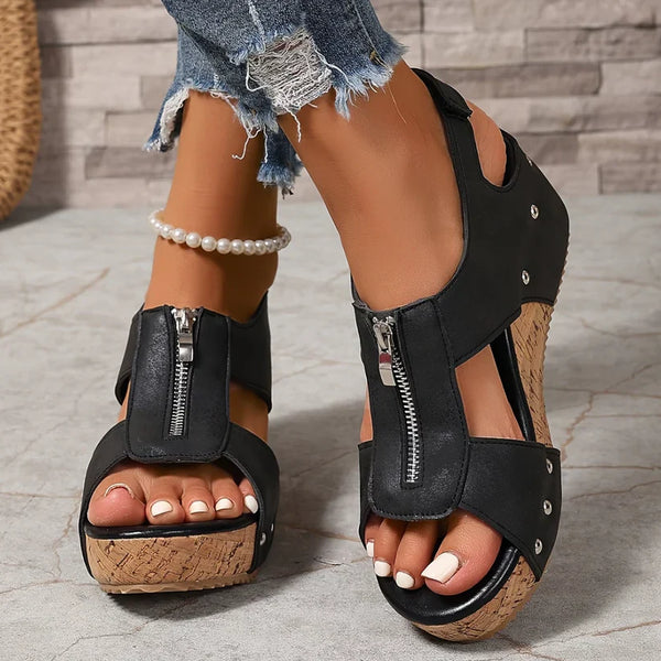 סנדלי פלטפורמה במדרגה חדשה לנשים ComfortStep™